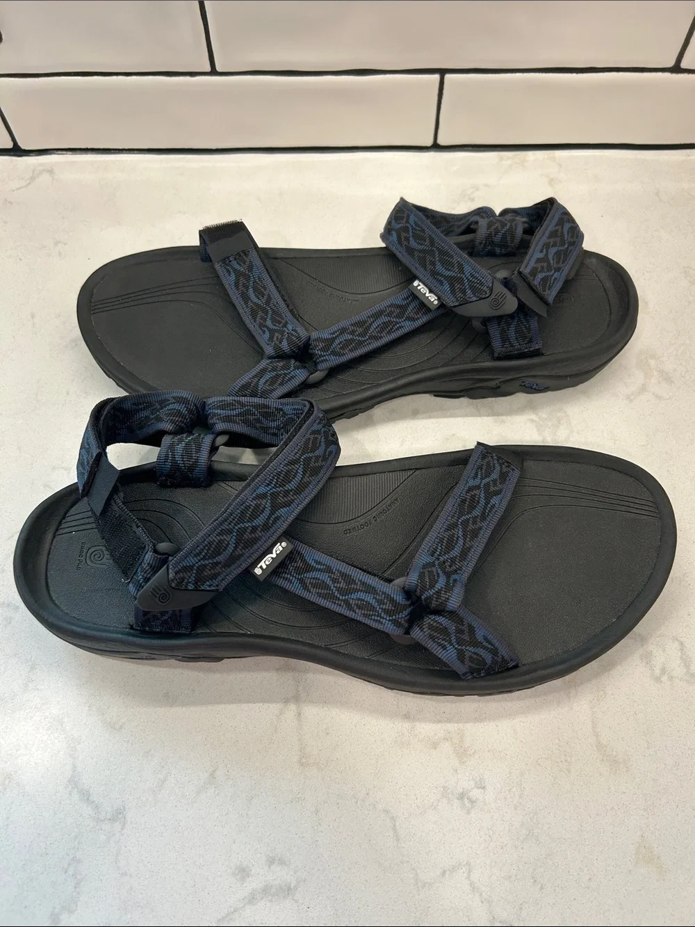Teva Men's Hurricane 4 Sandals Strappy Outdoor Sandals in Navy/Black Wavy Trail